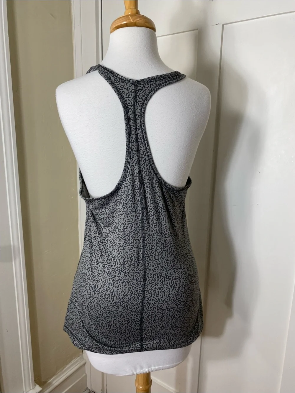 Nike Dri Fit Black & Gray Patterned Racerback Tank Top L